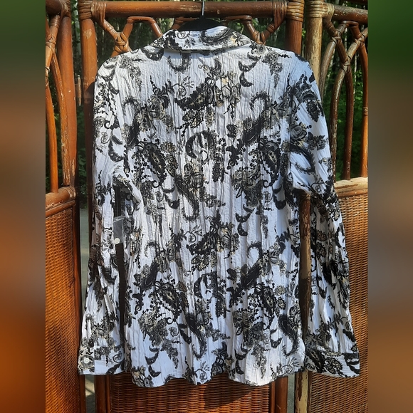 🍀3/15 🆕️ White Stag Floral Blouse - Picture 7 of 7